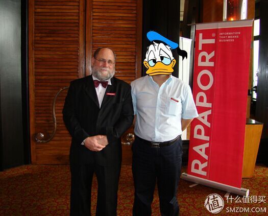 最后是在酒店我和Rapaport主席Martin Rapaport的合影,请忽略我的身材,Martin是非常好,友善的美国人。